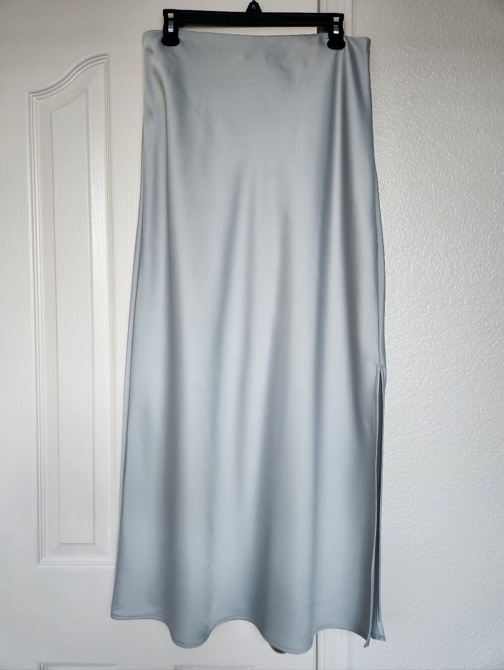 House Of Harlow Gray/Green Satin Skirt Size L